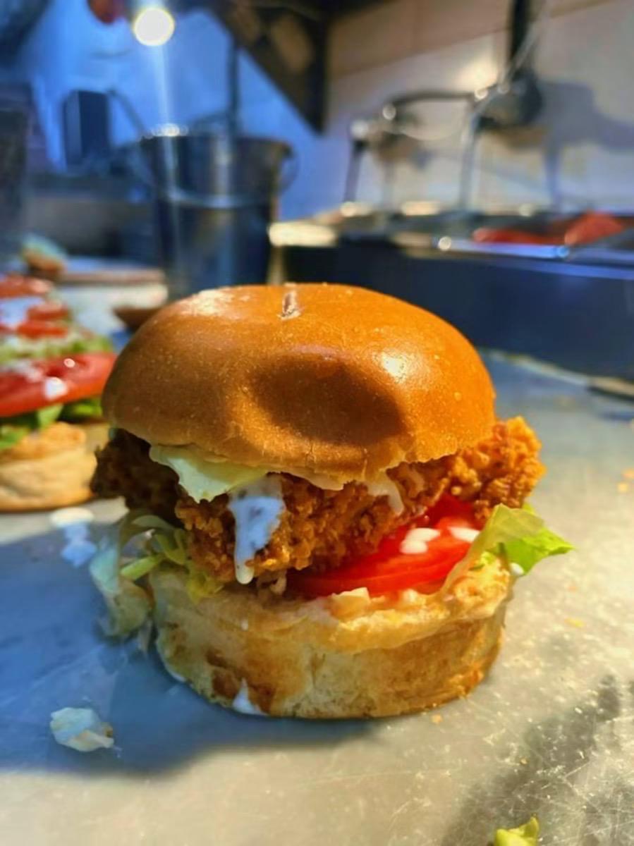Burger Chicken Alfredo